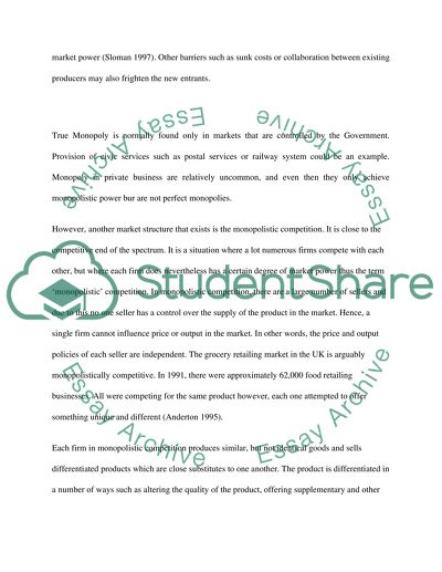 What are the main differences between Monoploy and Monopolistic Competition market structure